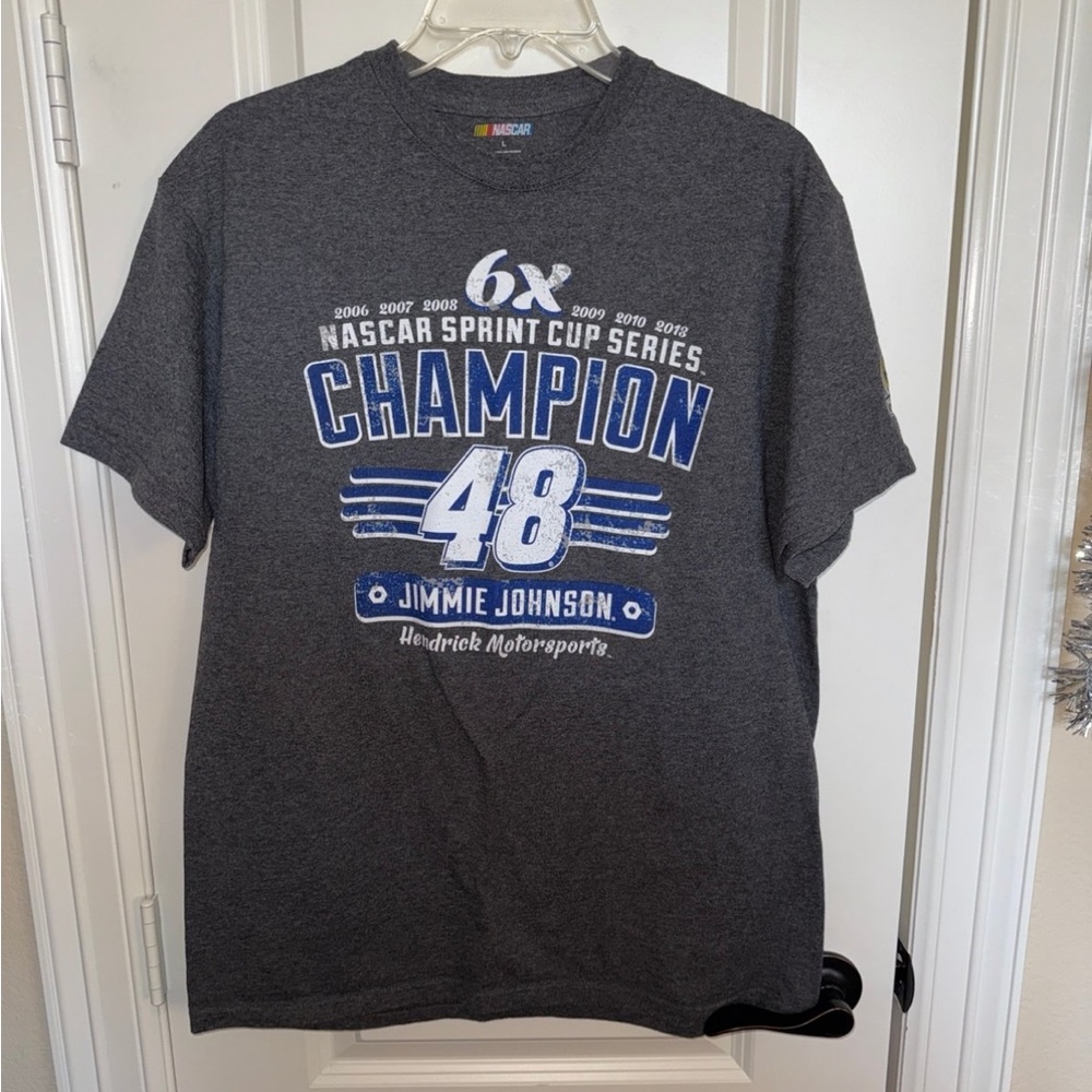 NASCAR Jimmie Johnson Champion Hendrick Motorsports Shirt size Large